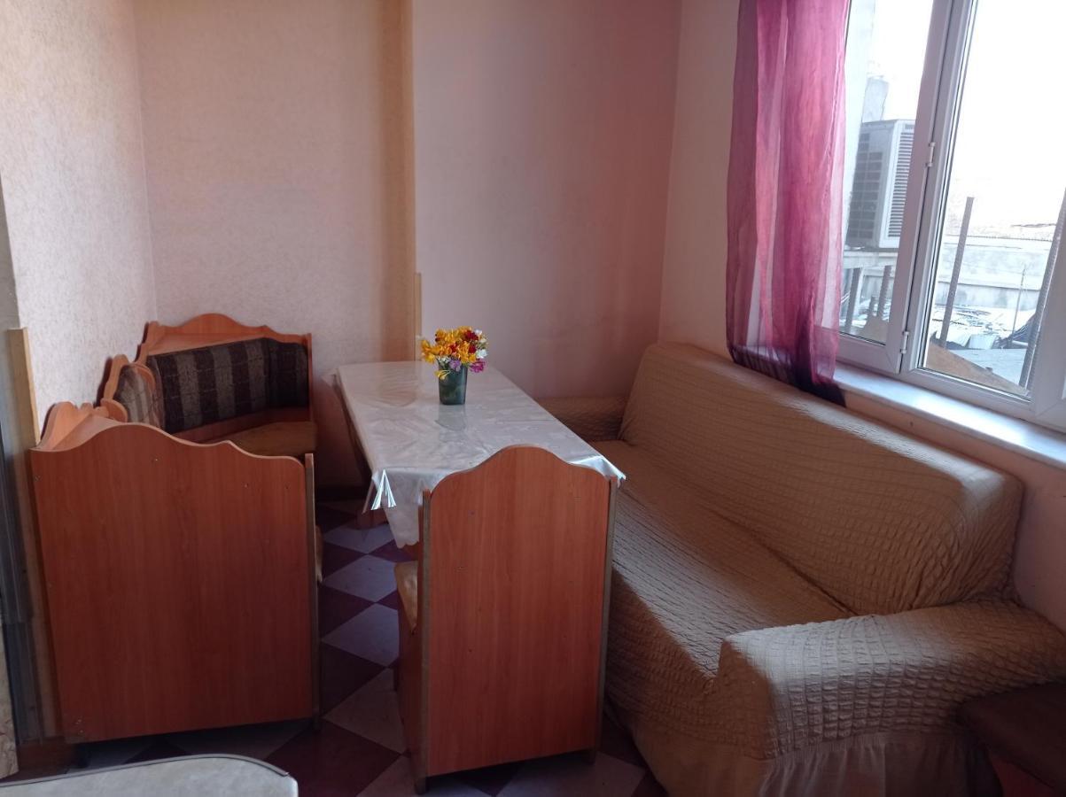 Sun City Hostel 耶烈万 外观 照片